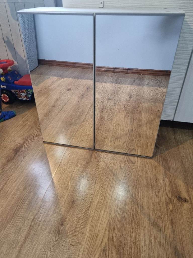 Bathroom mirror cabinet