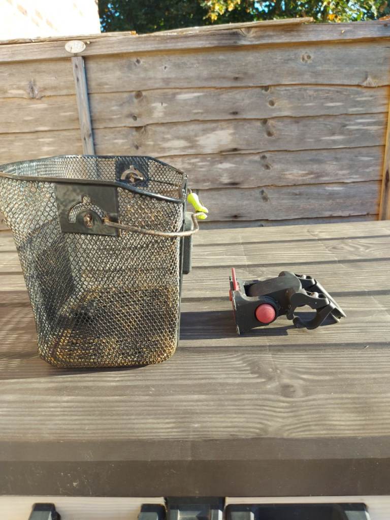 B'TWIN Bike Basket with Quick Release Mount – Black, Good Condition