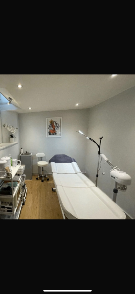 Beauty treatment room to rent in leafy Richmond. 