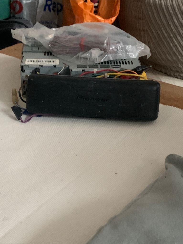 This is a Pioneer KEH-P6800R car radio