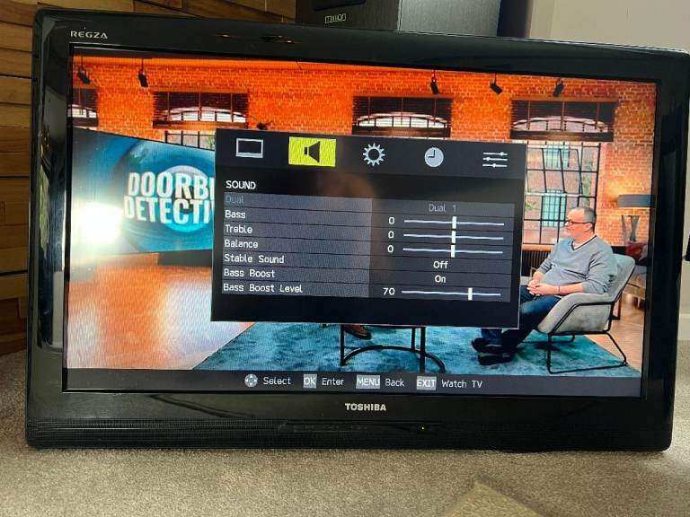 TOSHIBA 32" LCD TV 32AV555D