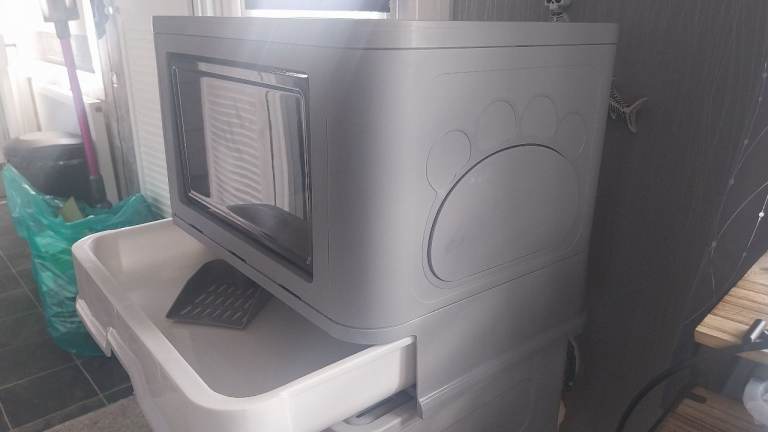 Cat litter tray