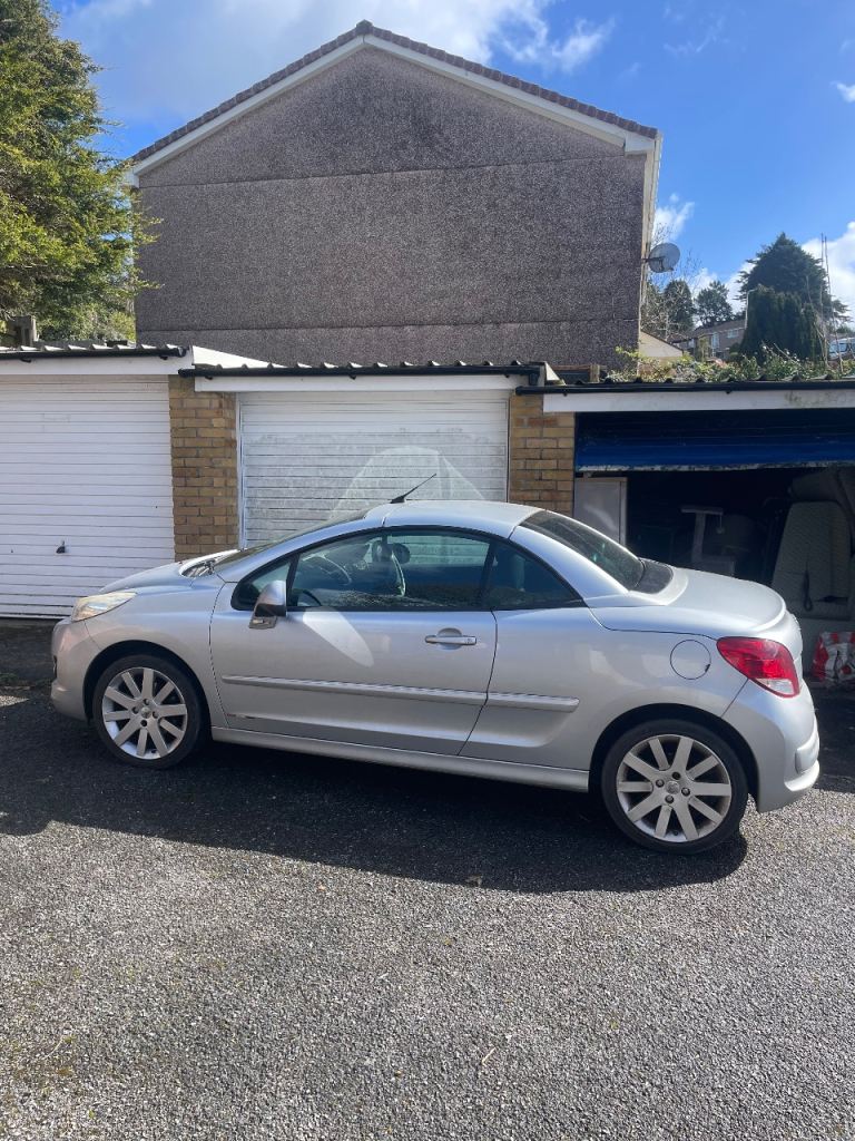 Peugeot 207 cc 1.6 petrol