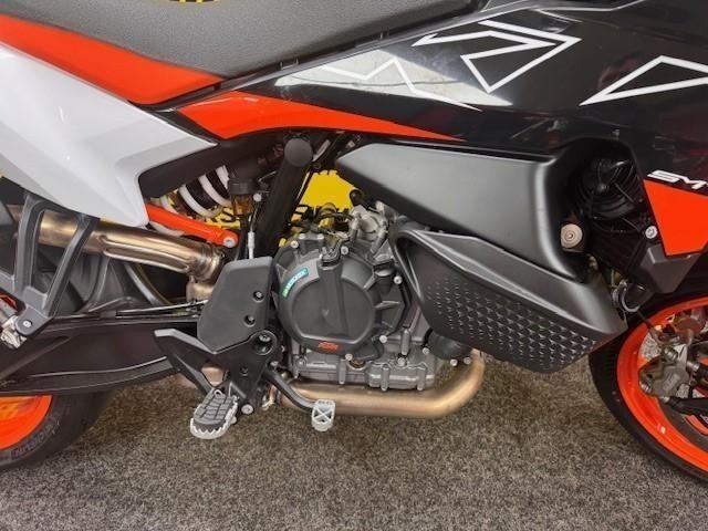 KTM 890 SMT 2024 Model,  ONLY 430 Miles ,  FULL TECH PACK !!