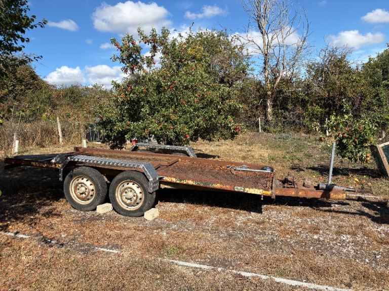 Large trailer with heavy duty ramps, 