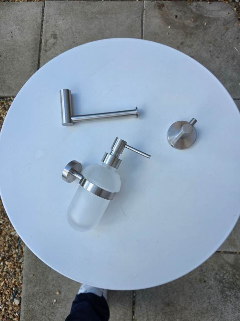 Bathroom accessories 