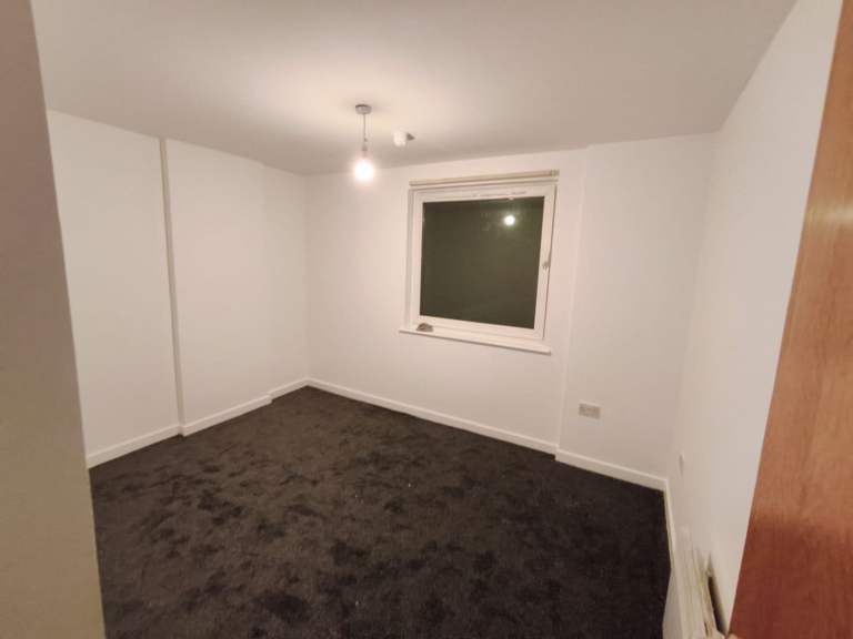 2 Bed Flat, Regal House, IG2