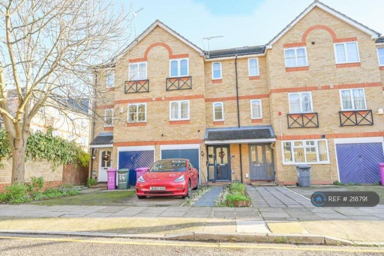 4 bedroom house in Barnsdale Avenue, London, E14 (4 bed) (#218791)