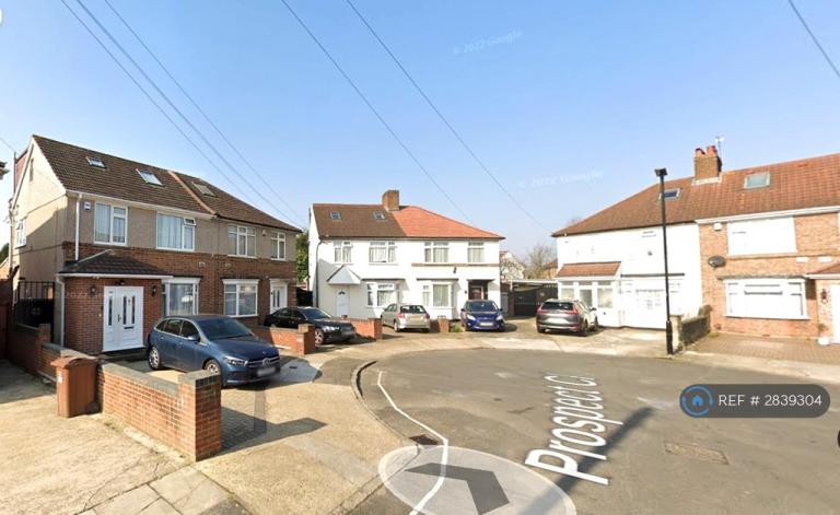 3 bedroom house in Prospect Close, Hounslow, TW3 (3 bed) (#2839304)