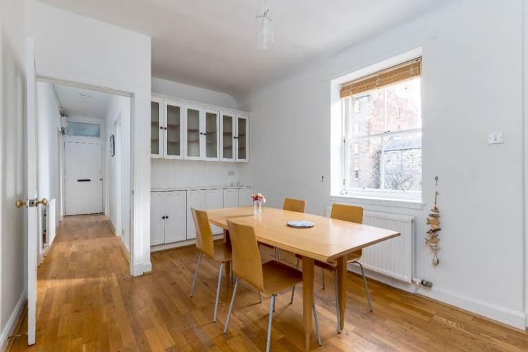 Cozy Flat By The Sea