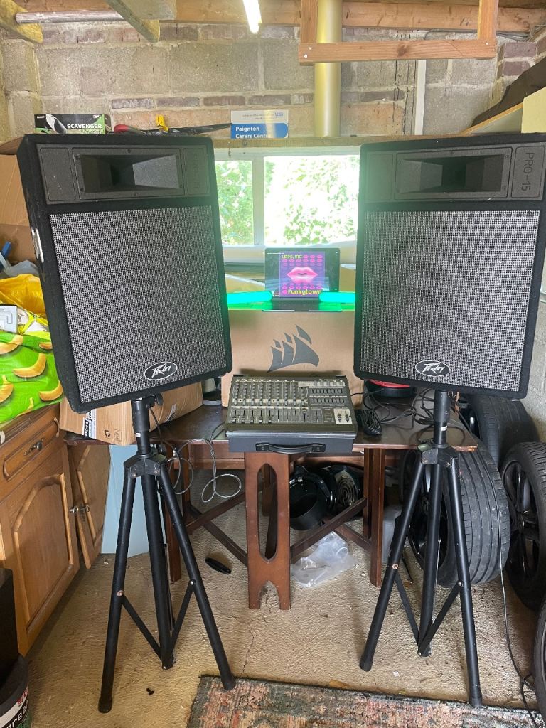 Peavey XR 800 F Mixer & Speakers with Stands