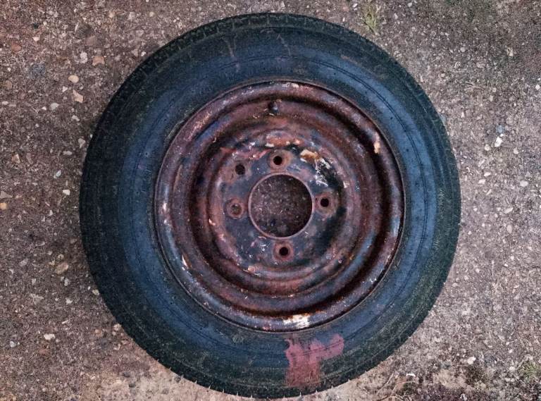 Tyre and rim free