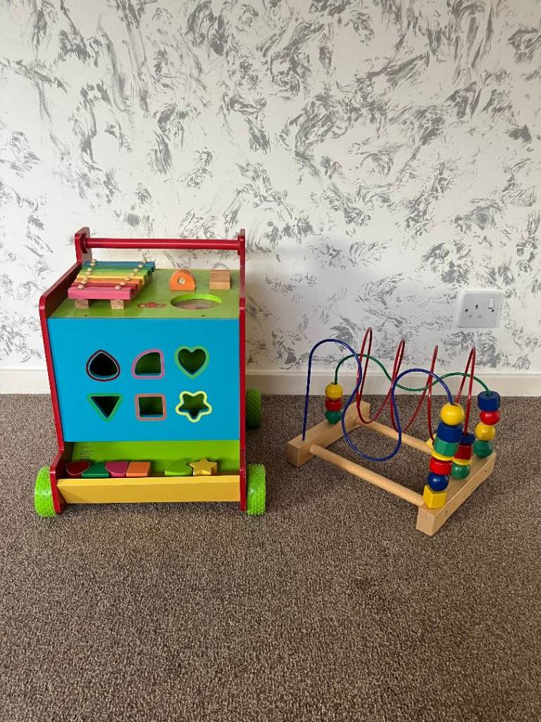 WOODEN WALKER Educational Activity Cube and BEAD MAZE. Good Condition (From a Smoke Free Home) 