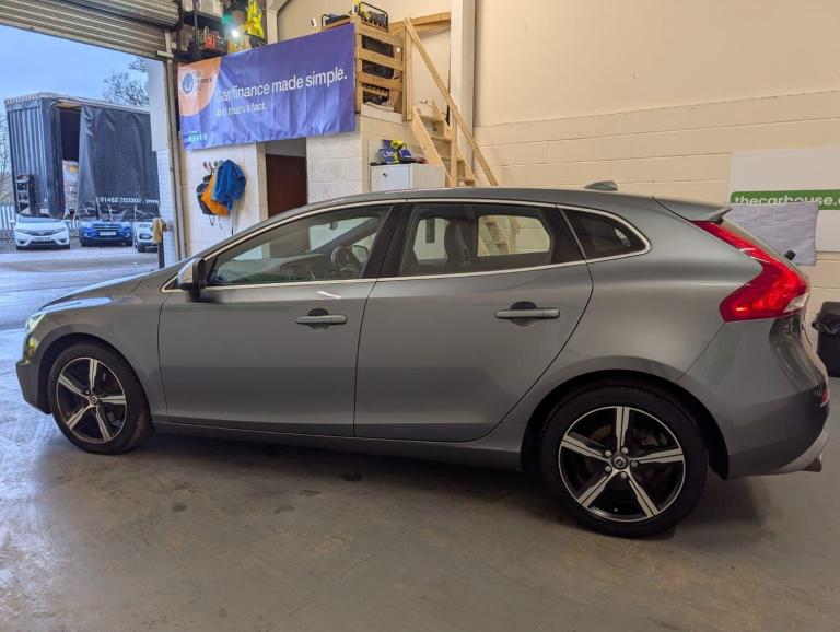 2019 Volvo V40 2.0 T2 GPF R-Design Nav Plus Euro 6 (s/s) 5dr HATCHBACK Petrol Manual