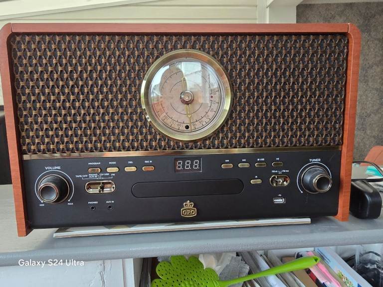 GPO Chesterton Turntable all-in-one music player