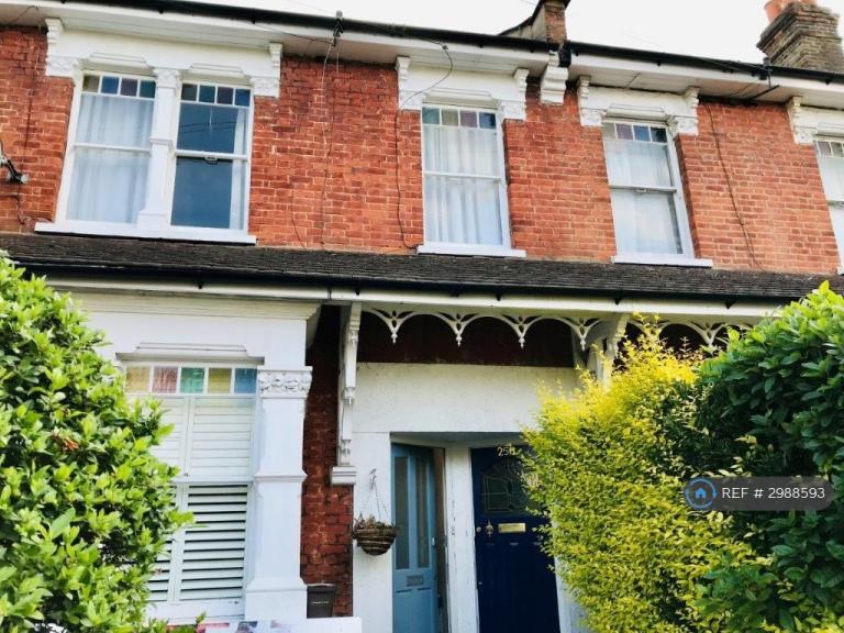 2 bedroom flat in Macdonald Road, London, N11 (2 bed) (#2988593)