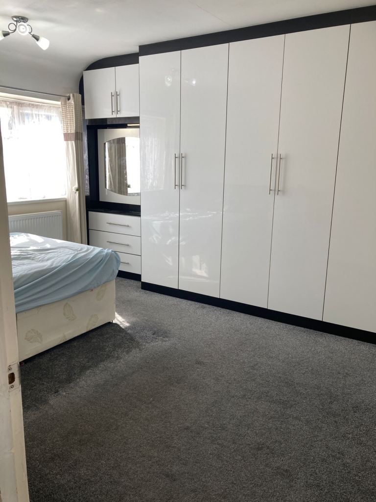 3 Bedrooms fully furnished house  family house