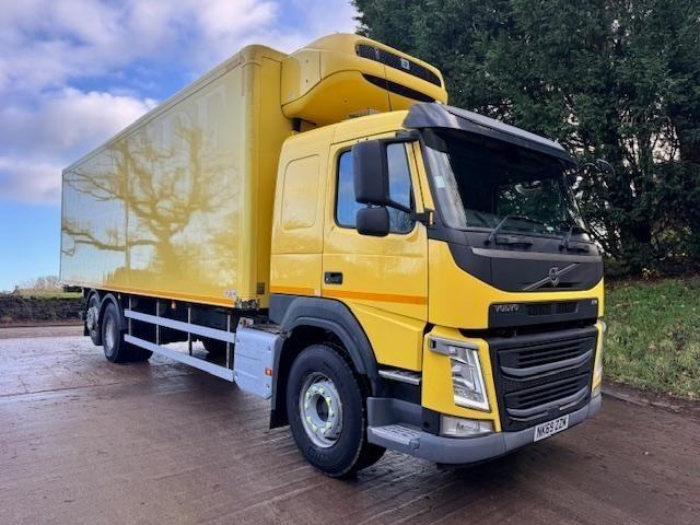 2019 69 Volvo FM 330 Euro 6 6x2 sleeper cab 29ft fridge box side door tail-lift