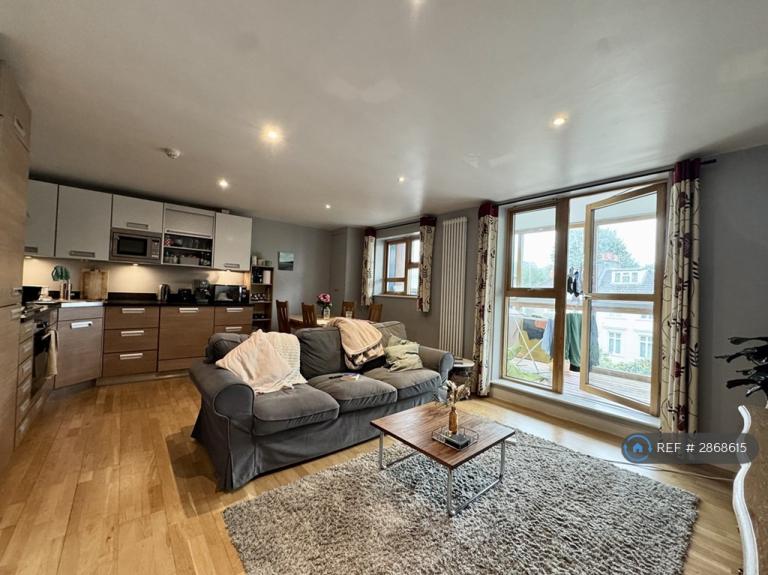 2 bedroom flat in Blue Building, London, SE10 (2 bed) (#2868615)