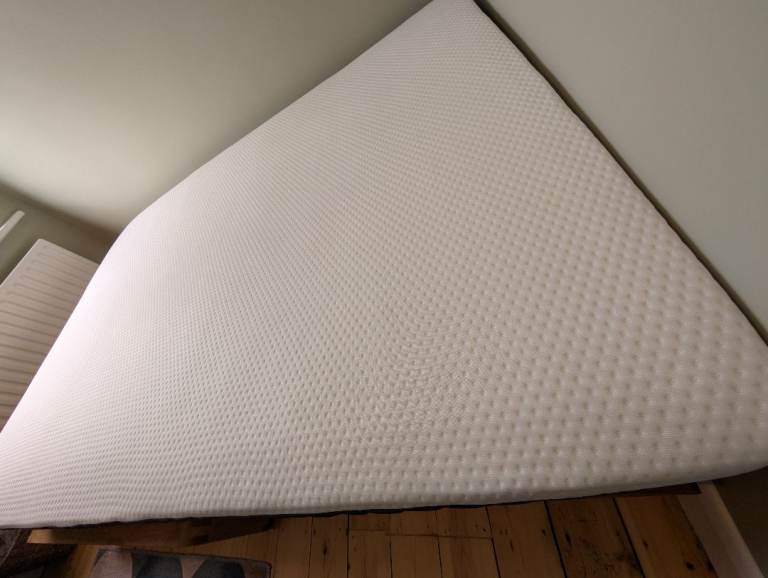 Barely used double mattress 190 x 135cm 