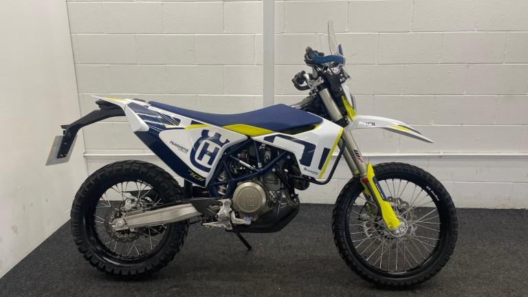 HUSQVARNA 701 ENDURO ** Wings Exhaust - 12 Months MOT - 2 Keys **