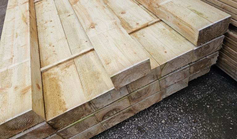 💢 Railway Sleepers Pressure Treated Green For A Longer Life Span.