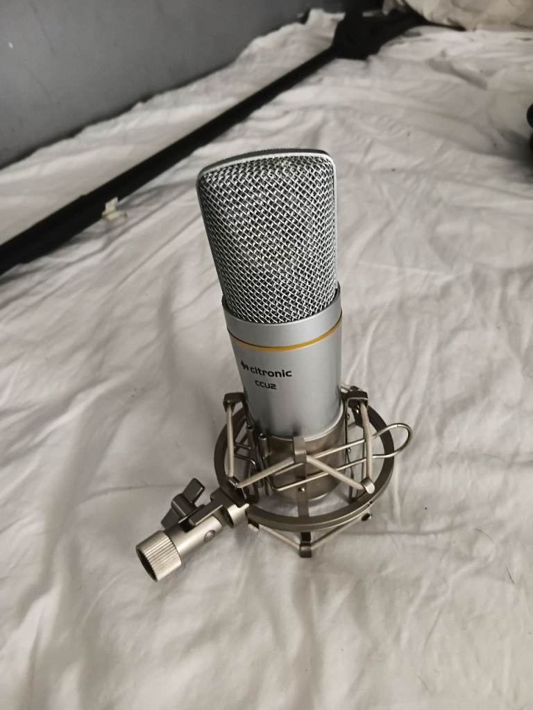 Condenser Blutooth mic with pop shield and stand 