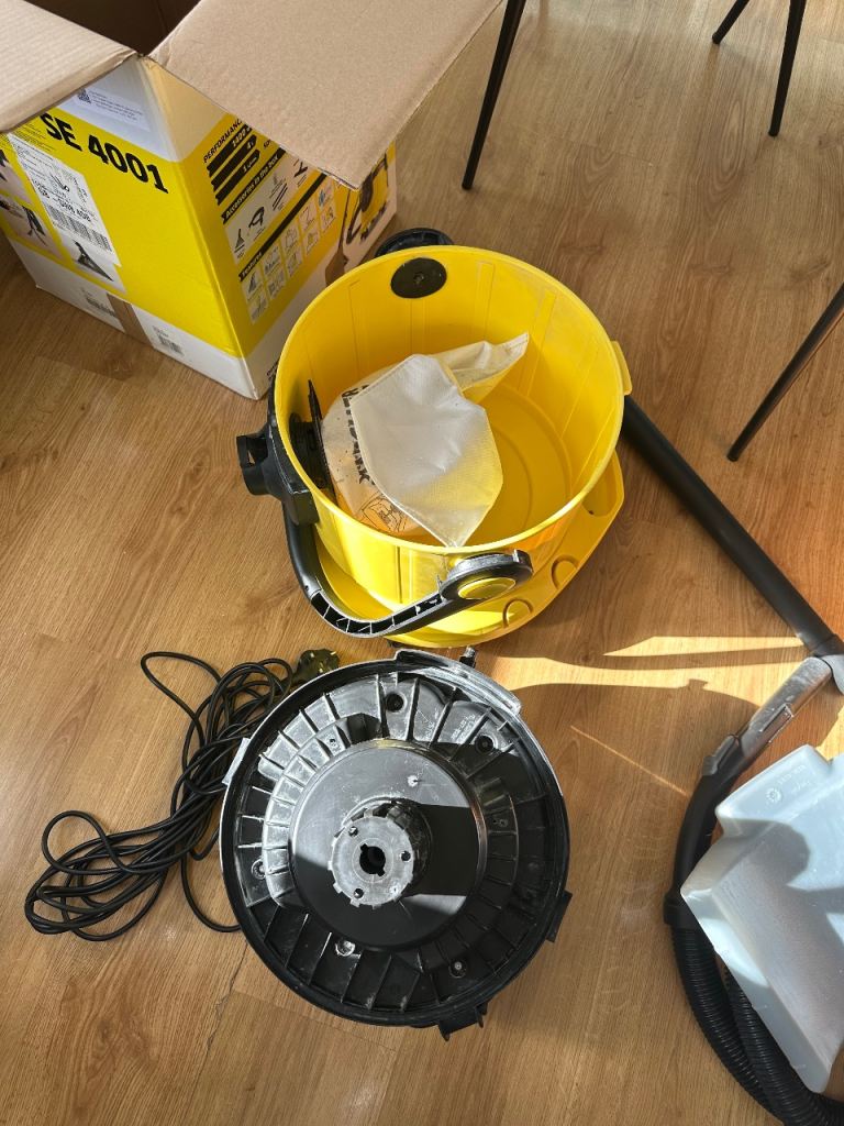 Karcher SE 4001 Spray Extraction Cleaner - Yellow, Good Condition