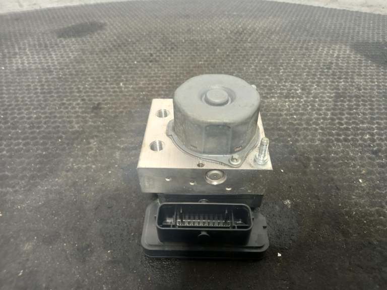 Dacia Sandero Stepway Abs Pump/Modulator 2013-2021 0.9l H4b408