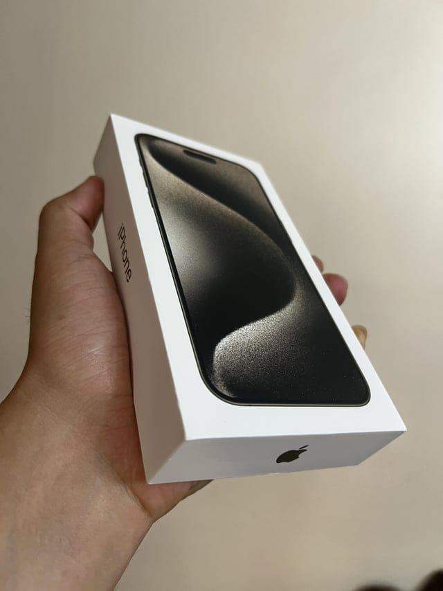 Brand New Apple Iphone 16 Pro Unlocked One Year Apple Warranty 