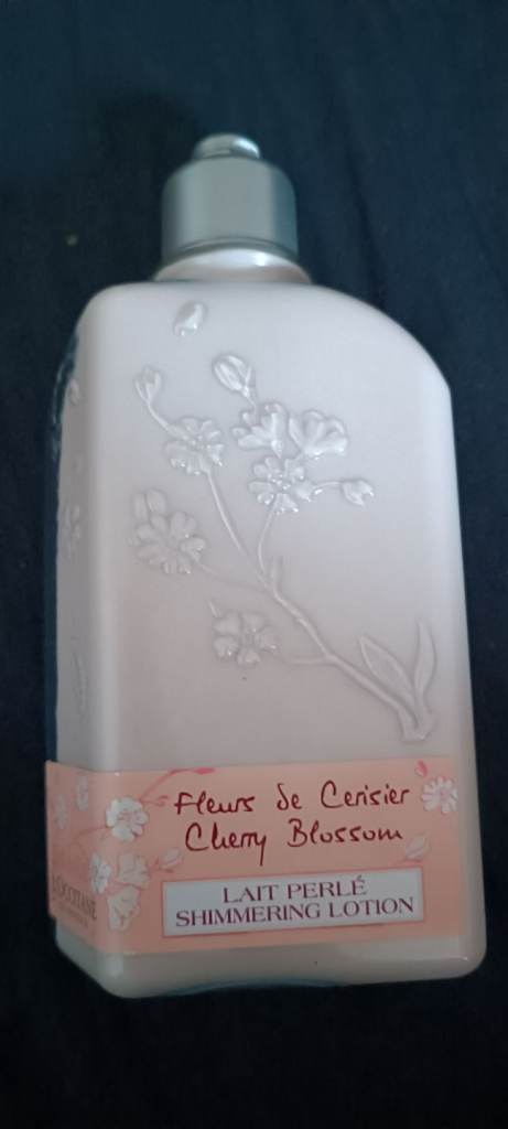 L'OCCITANE shimmering lotion 