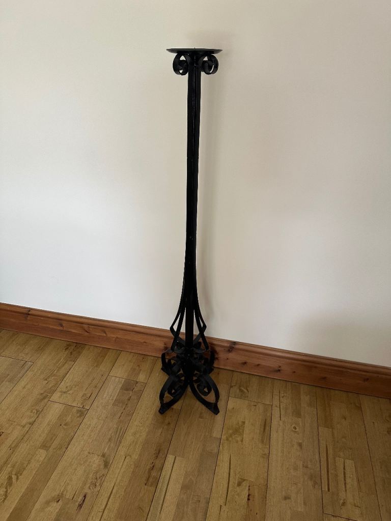Black Metal Floor Lamp Stand – Good Condition