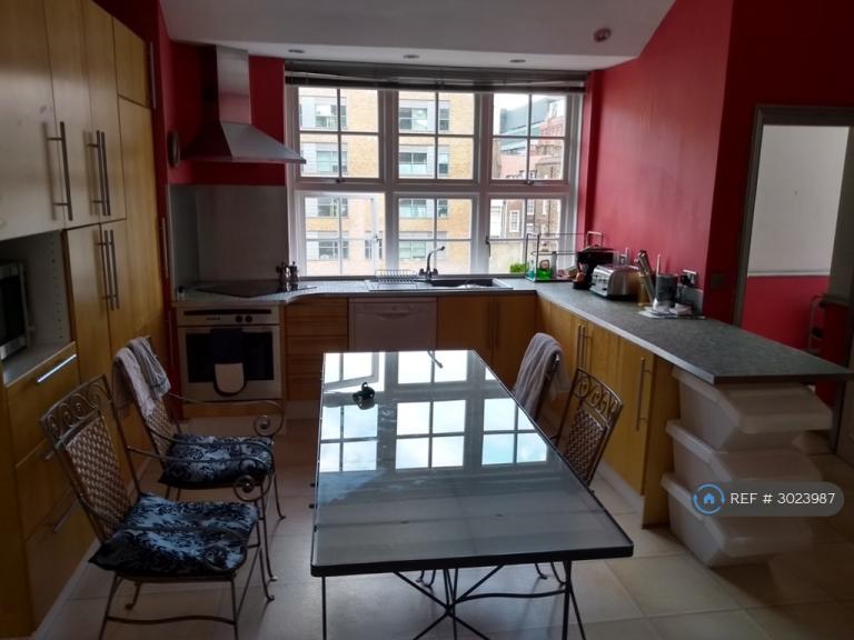 3 bedroom flat in Boswell Court, London, WC1N (3 bed) (#3023987)