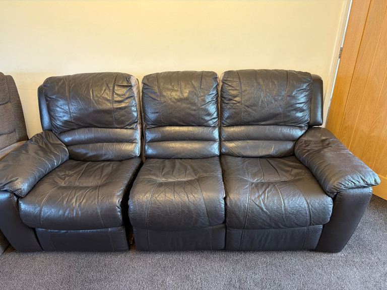 Leather recliner sofas 