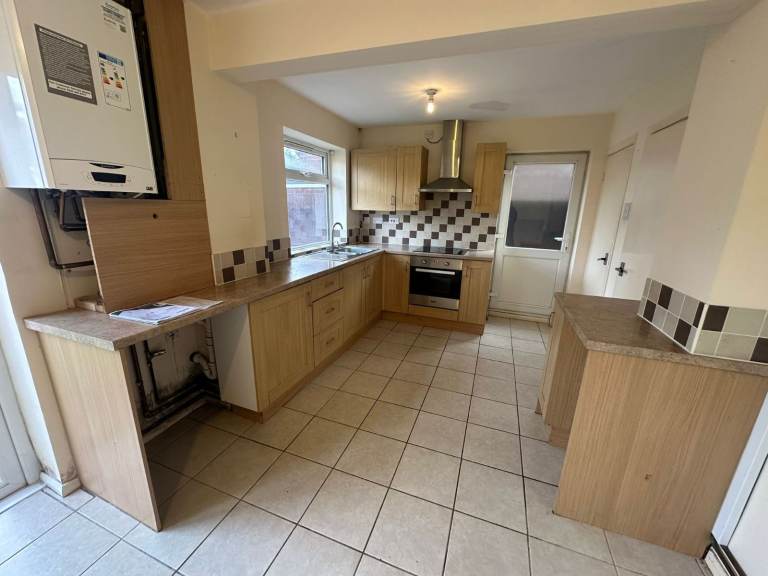 *B.C.H*-3 Bed Semi Detached Home-Badsey Rd, OLDBURY-Walking Distance to St James Primary School
