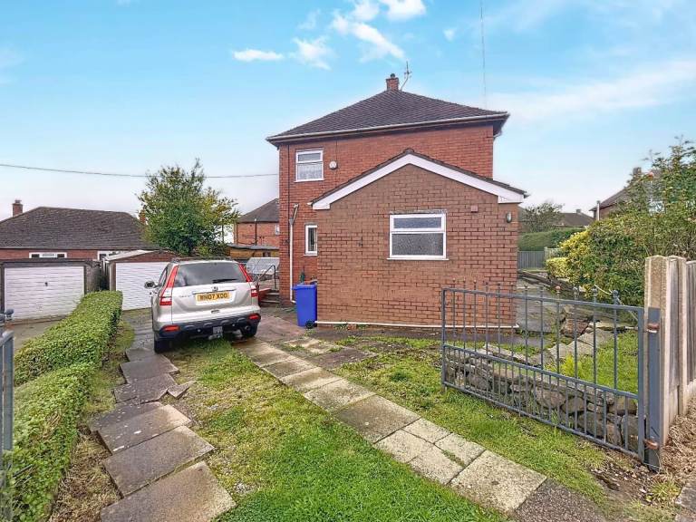 3 bedroom house in Pinfold Avenue, Stoke-on-Trent, ST6 8EW