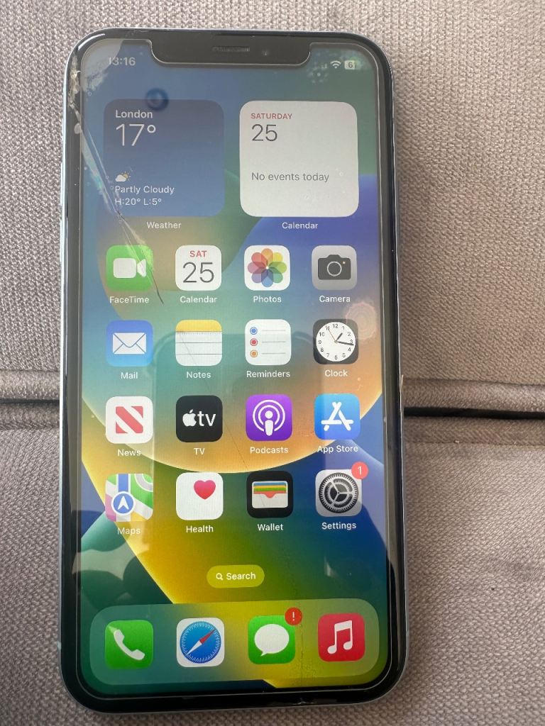 iPhone XR blue slight crack to front cheap phone can deliver like 11