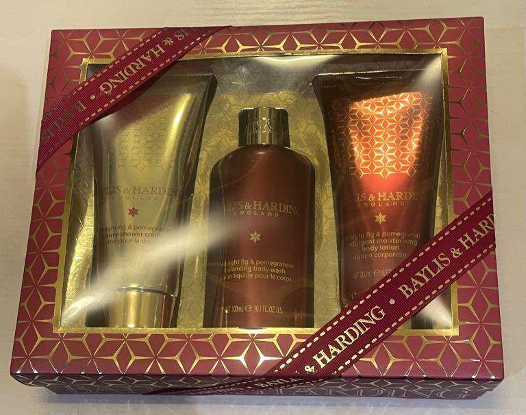 Women’s Gift Set - Baylis & Harding Midnight Fig & Pomegranate 3-Piece shower Gift Set