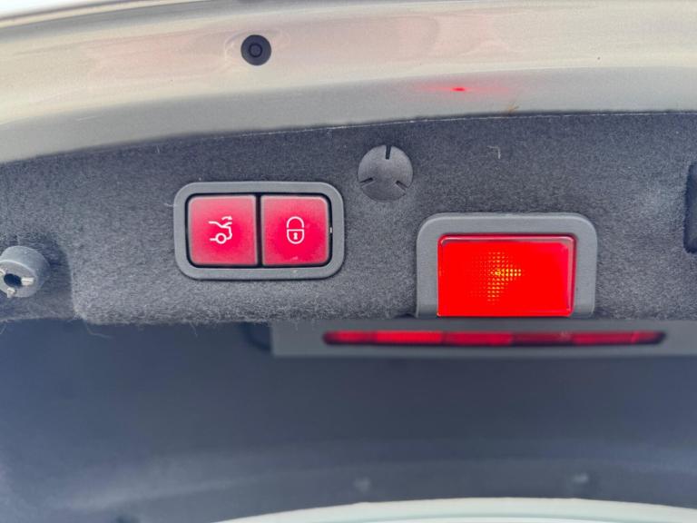 2016 Mercedes-Benz C Class 2.1 C220d AMG Line (Premium Plus) 7G-Tronic+ Euro 6 (s/s) 4dr SALOON D...