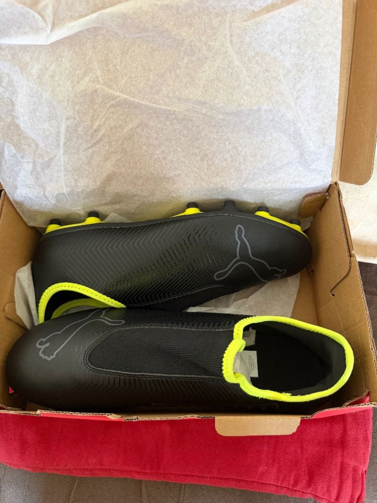 brand new puma 3G firm ground rugby/football boots size 9