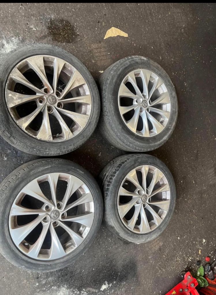 2016 Vauxhall Astra set of 4 alloys 5 stud 225-45-17