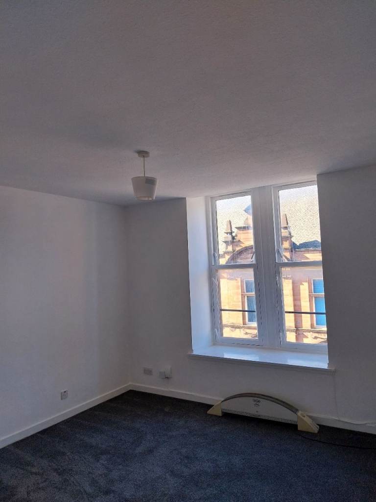 Spacious part-furnished 2 bedroom top floor flat for rent in Arthurstone Terrace