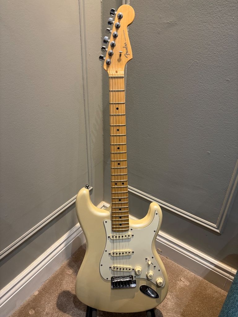 Fender American Deluxe  Stratocaster USA – Olympic White – Hard Case