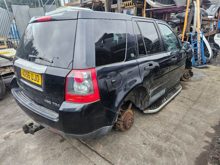 Landrover freelander 2 breaking for parts only full car in black td4