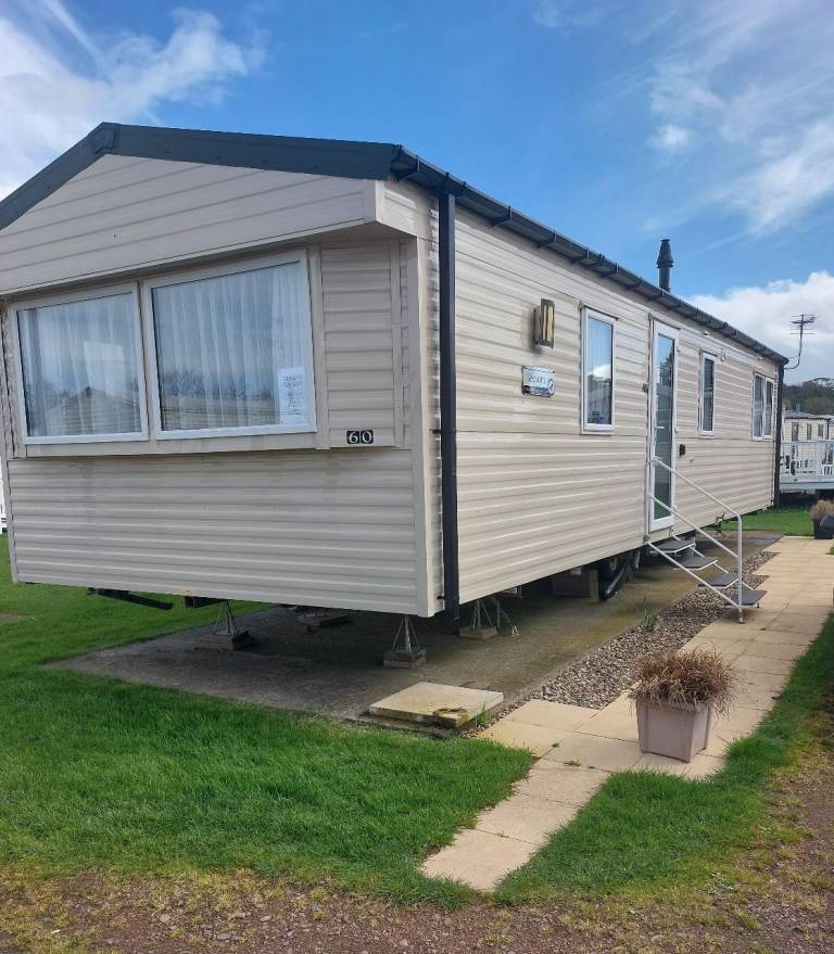 REDUCED - 2018 2 Bedroom Willerby Seasons Static Caravan. Sensible offers considered 