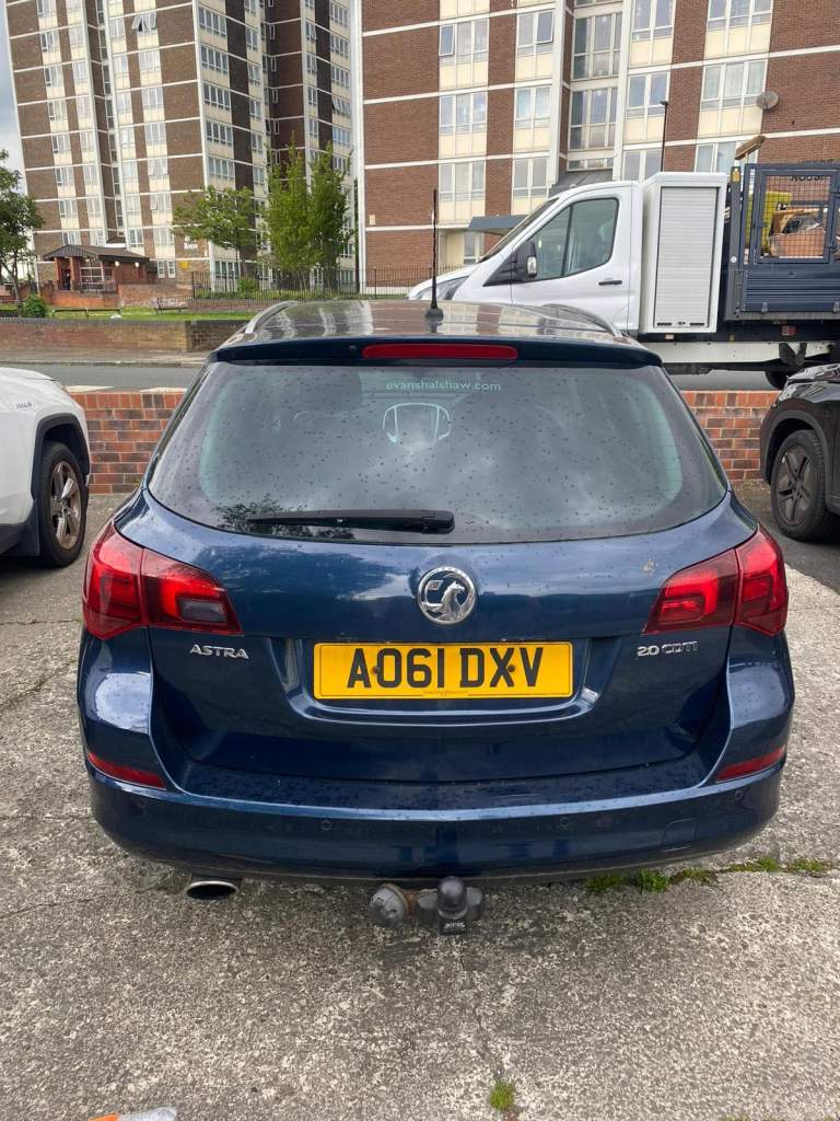 Vauxhall, ASTRA, Estate, 2011, Manual, 1956 (cc), 5 doors