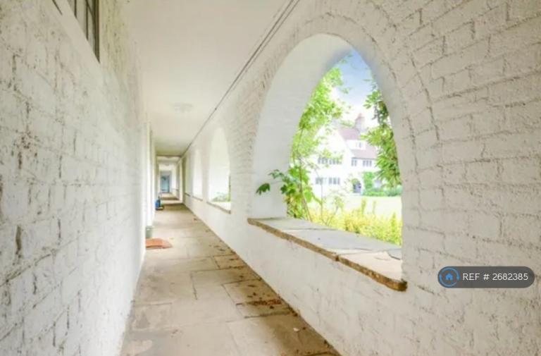 1 bedroom flat in Waterlow Court, London, NW11 (1 bed) (#2682385)