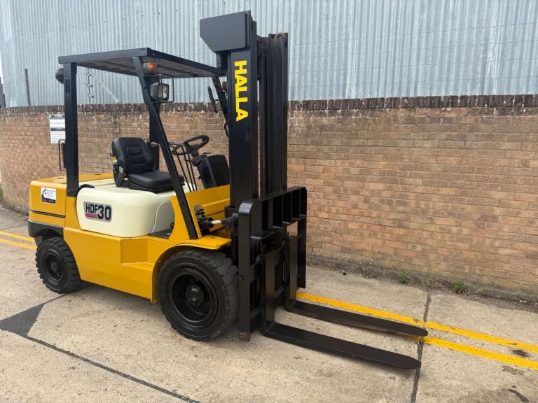 2008 Halla 3ton diesel forklift, clear view mast, 2300 hours 
