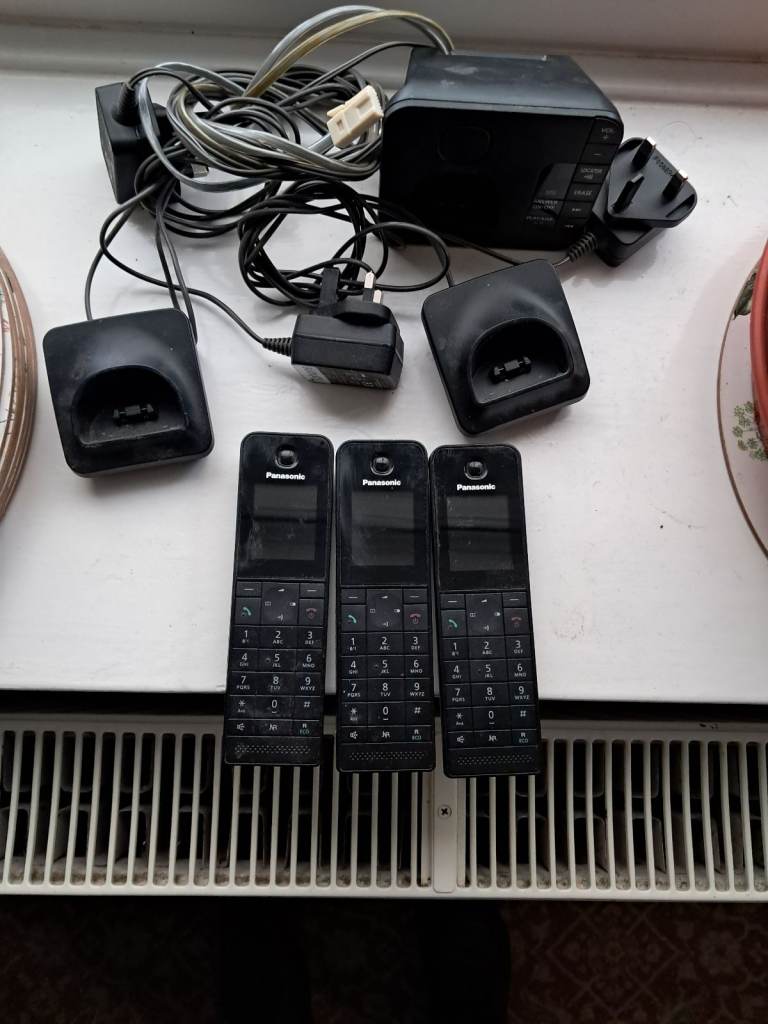 Panasonic Telephone System With Answer Phone x3