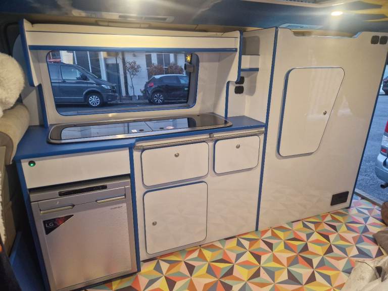 Bespoke Elgrand E51 Kitchen